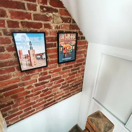 Les Briques Rouges, * بوتون