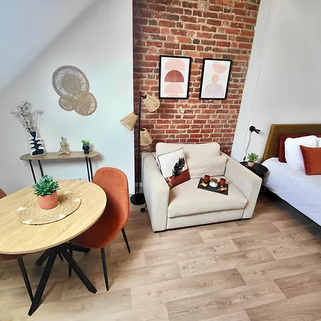 Les Briques Rouges, * بوتون