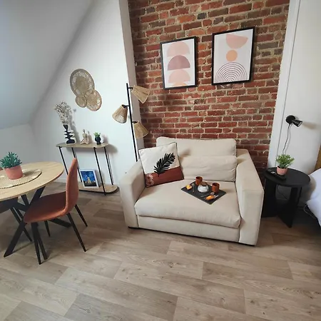 Les Briques Rouges, بوتون