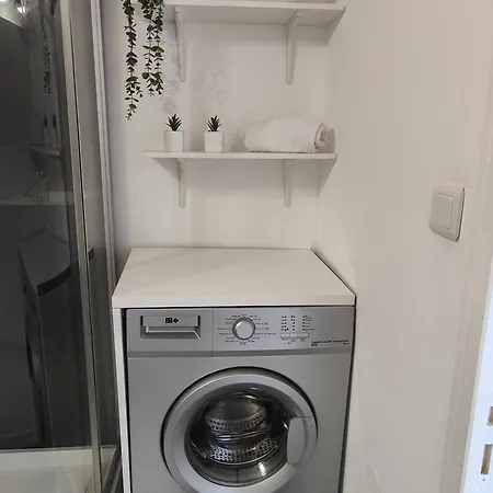 Les Briques Rouges, * بوتون